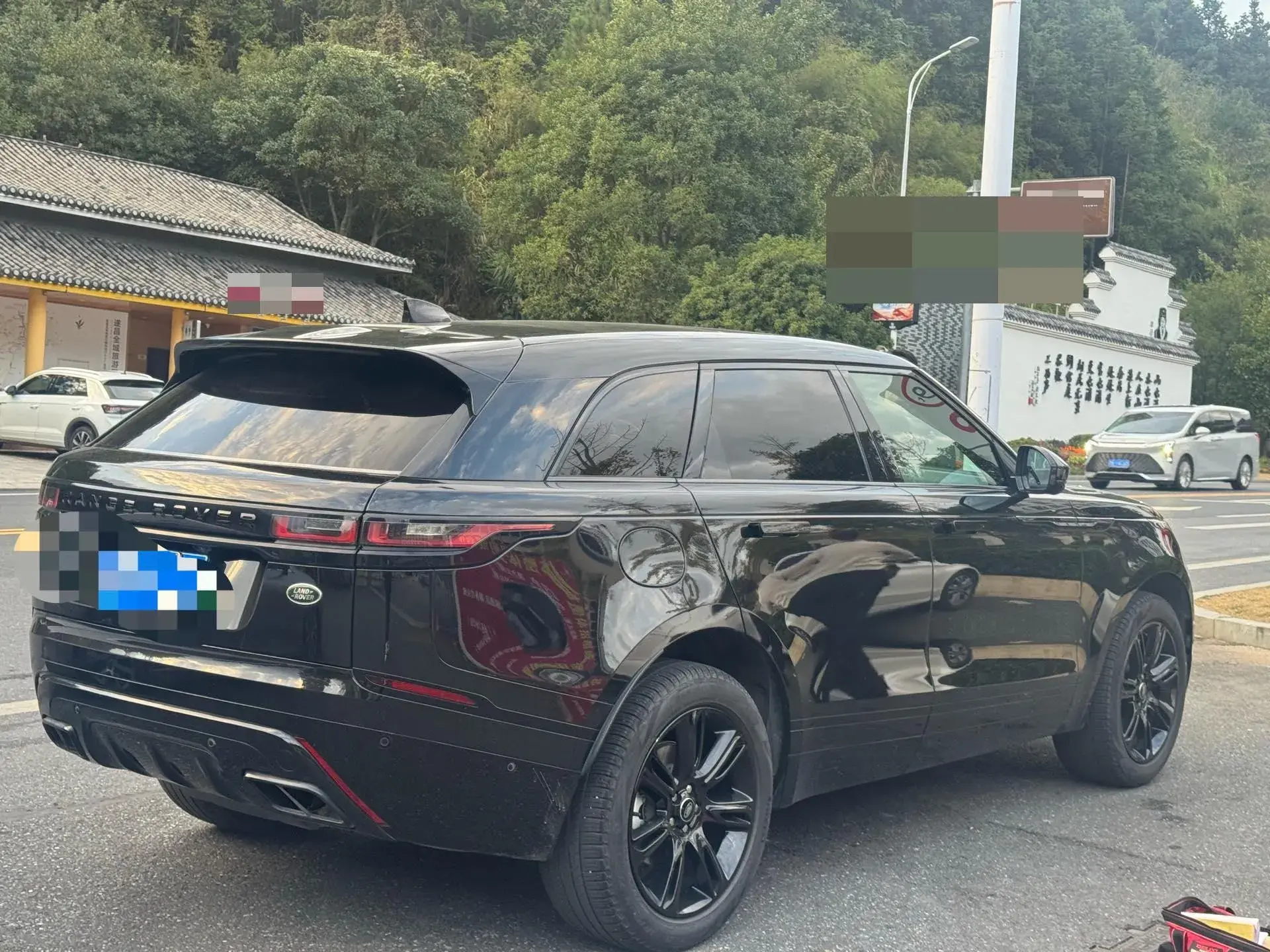 2023 LAND ROVER thumbnail 4