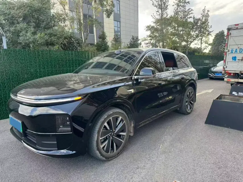 2025 LI L6 thumbnail 2