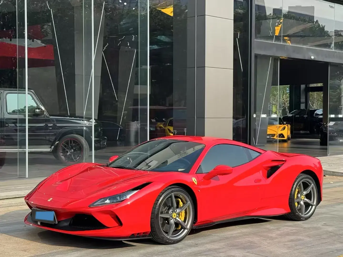 2019 FERRARI F8 view 1