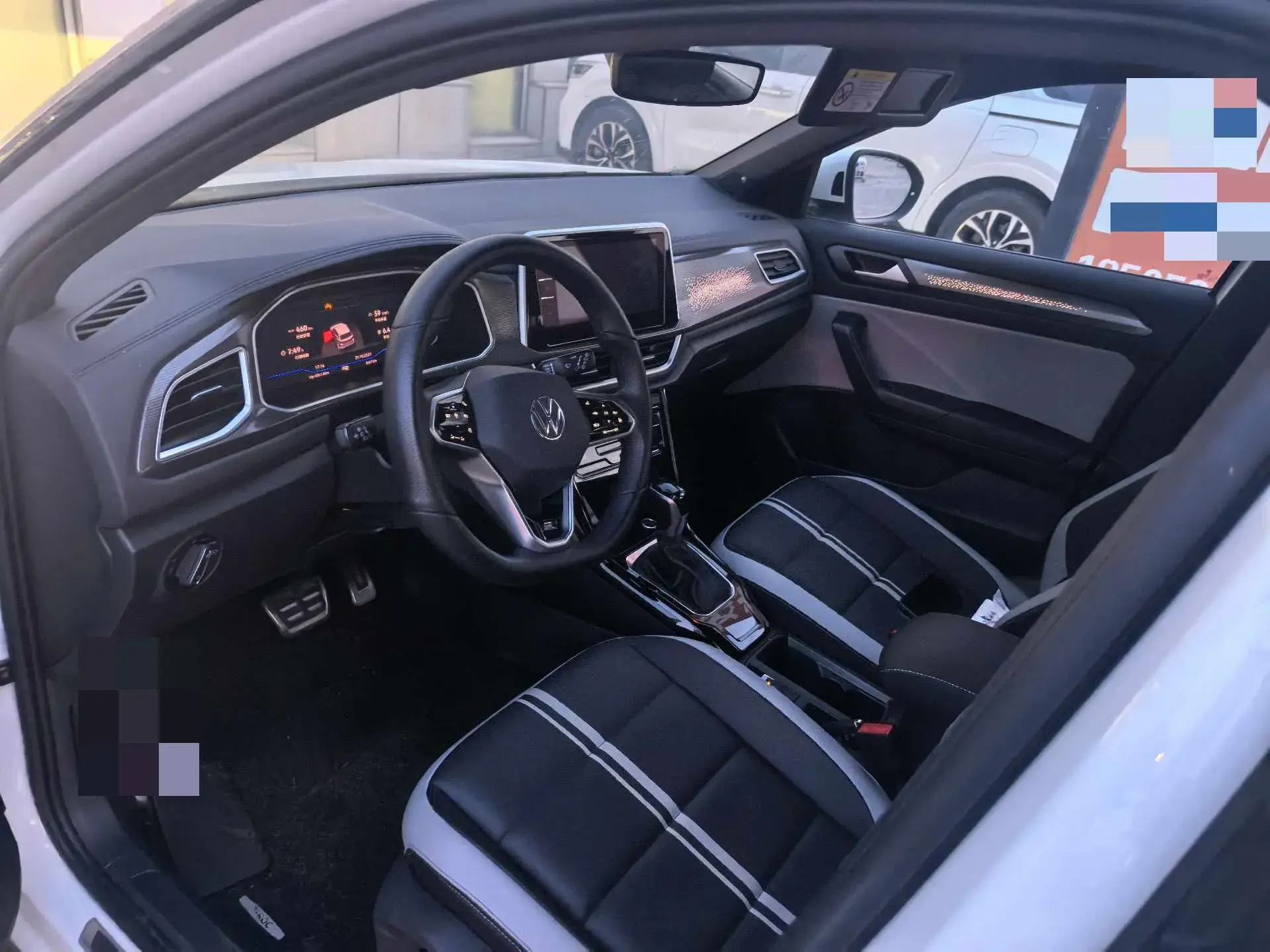 2023 VOLKSWAGEN T-ROC thumbnail 2