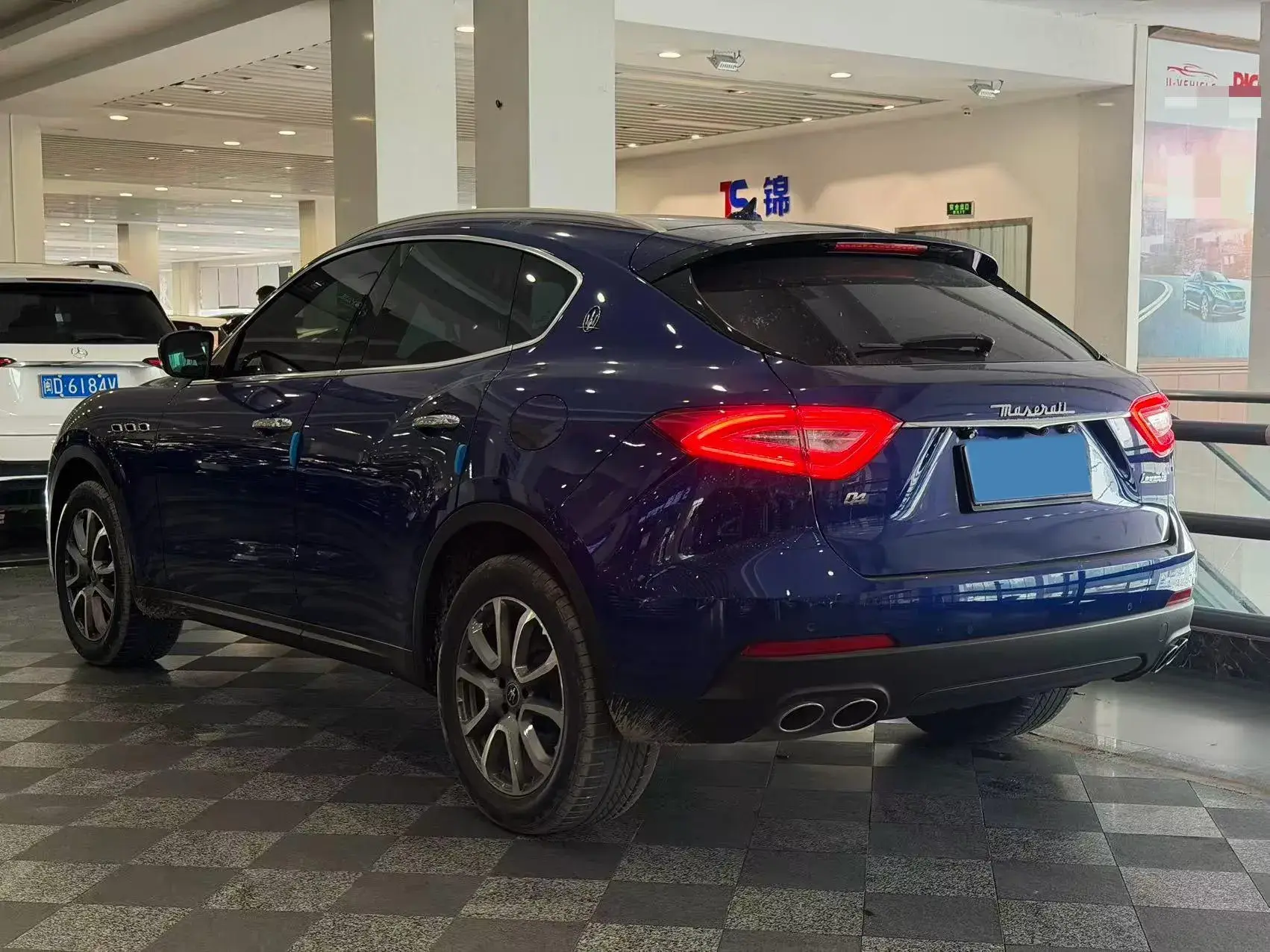 2019 MASERATI LEVANTE thumbnail 4