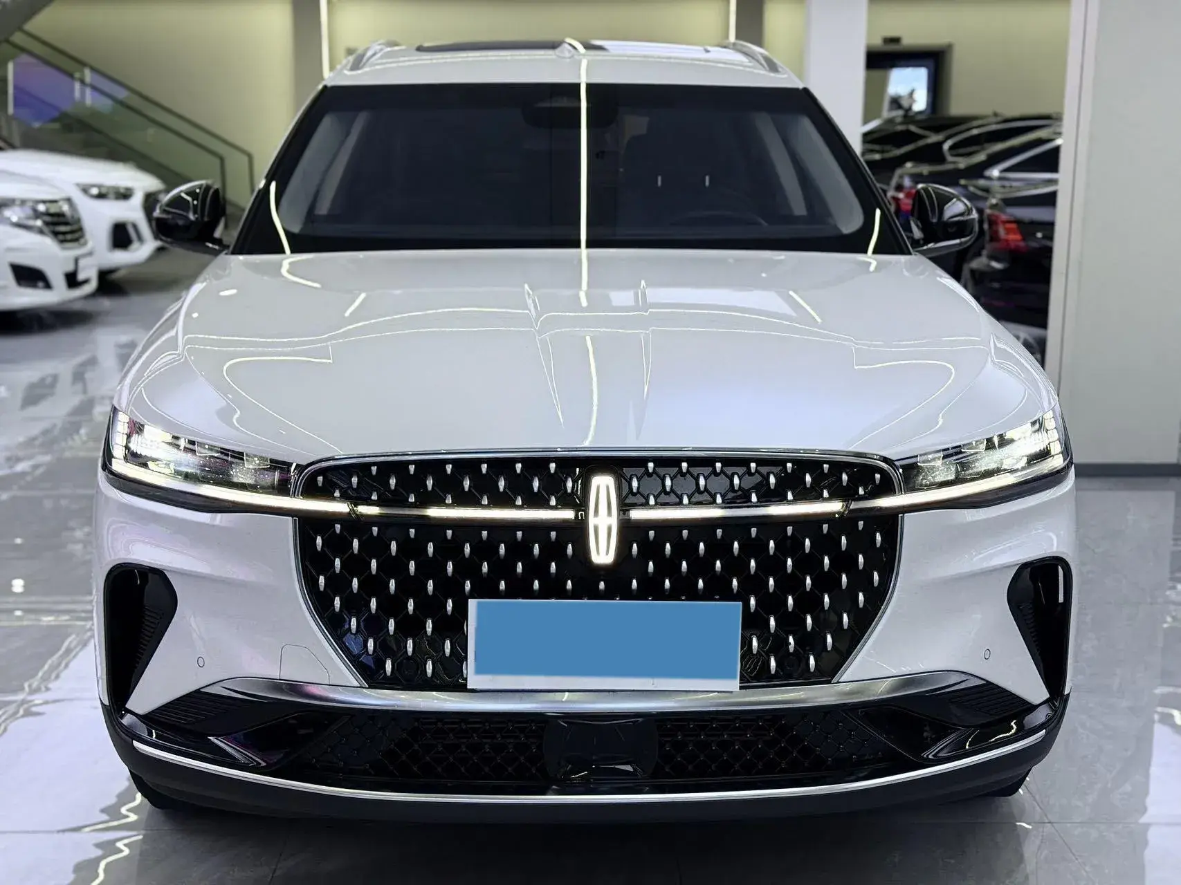 2023 LINCOLN NAUTILUS thumbnail 2