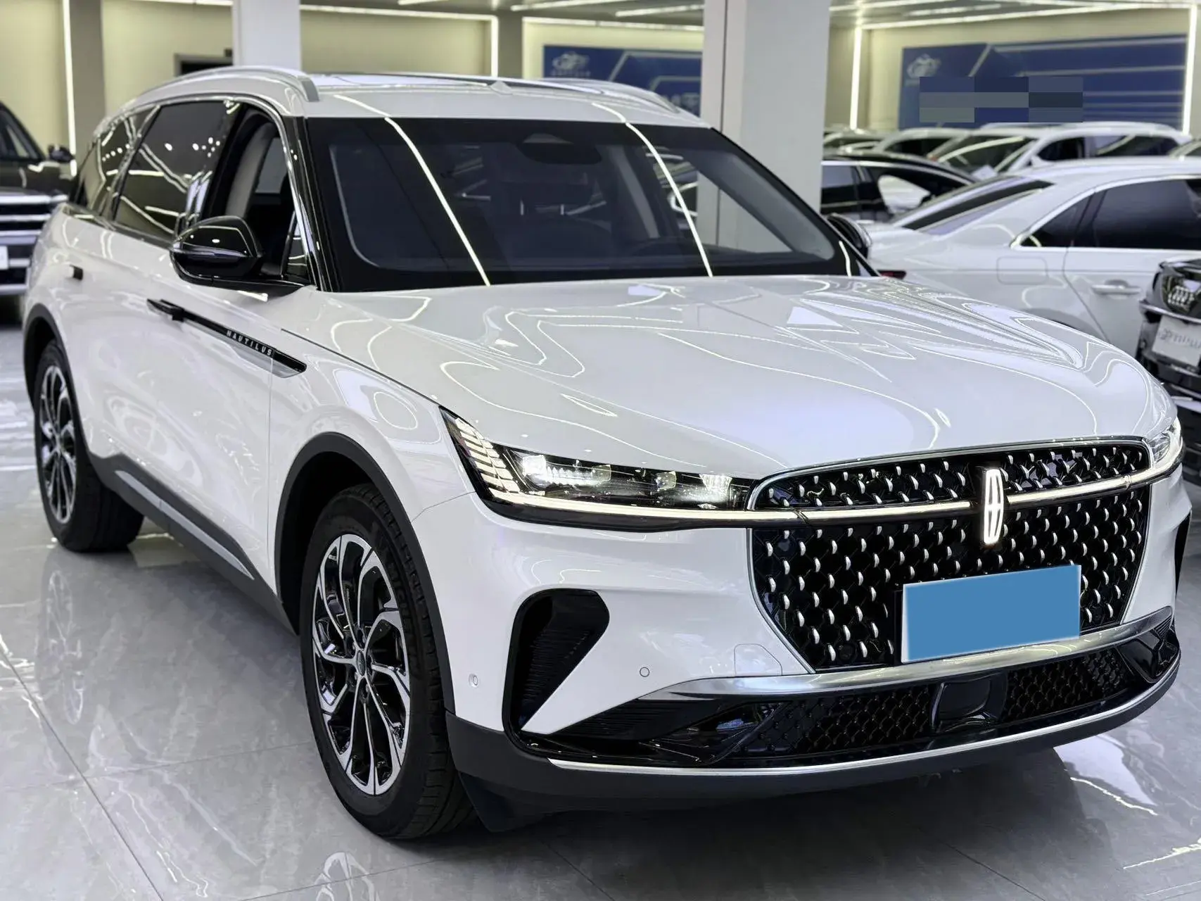 2023 LINCOLN NAUTILUS thumbnail 3