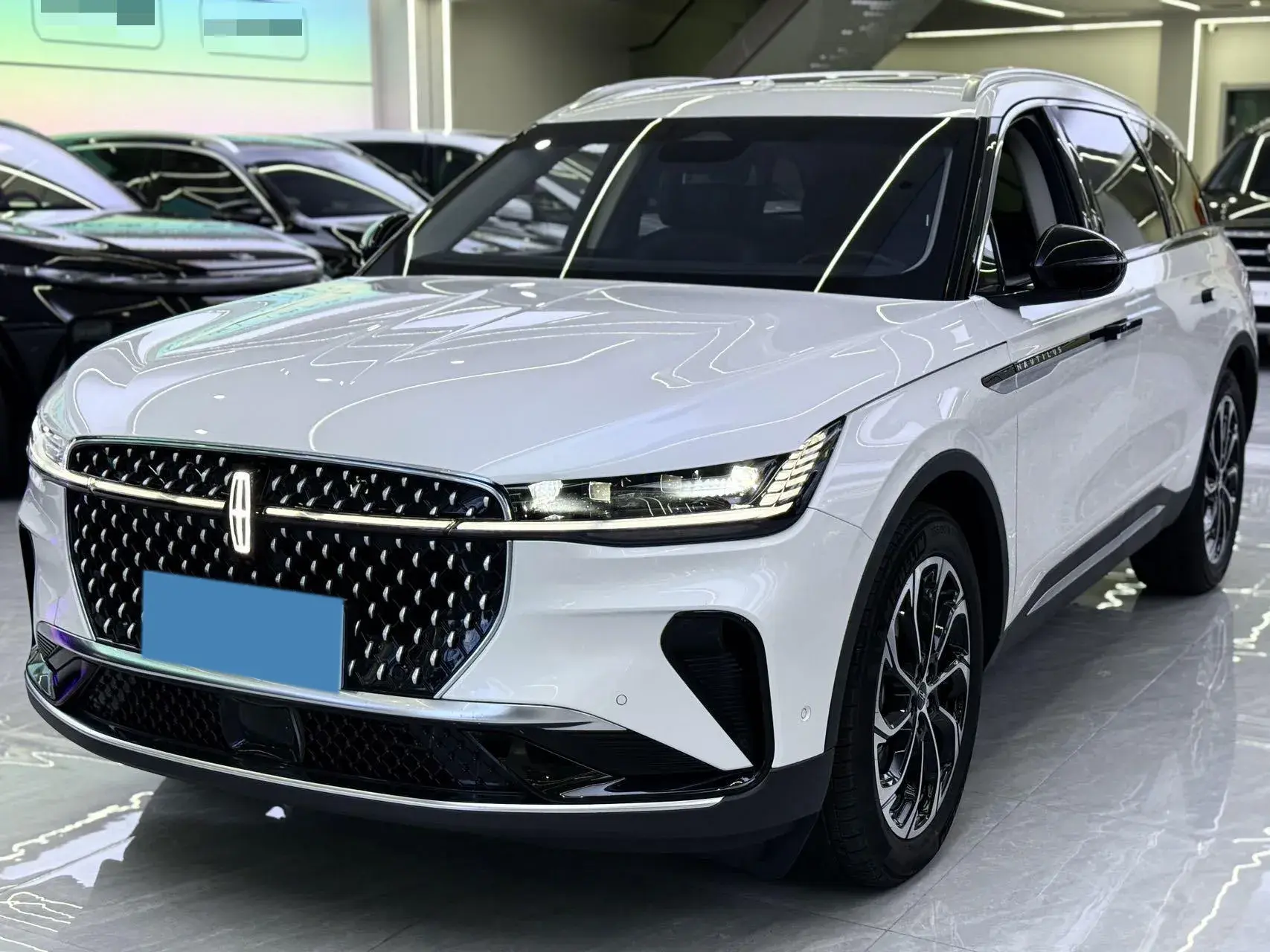 2023 LINCOLN NAUTILUS view 1