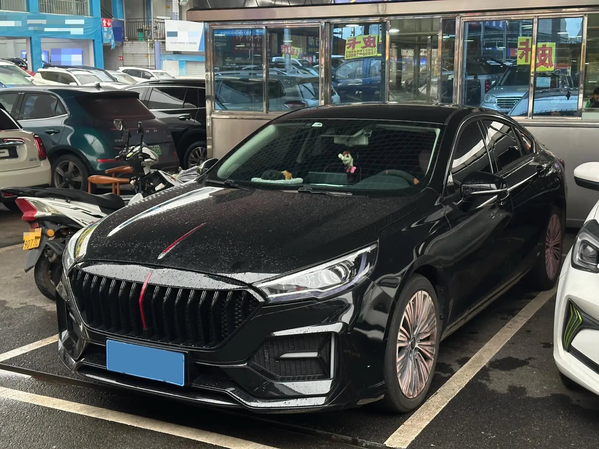 2022 HONGQI H5 view 1