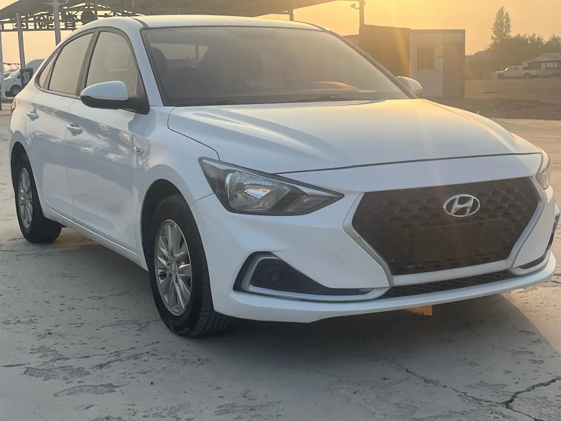 2017 HYUNDAI CELESTA thumbnail 3