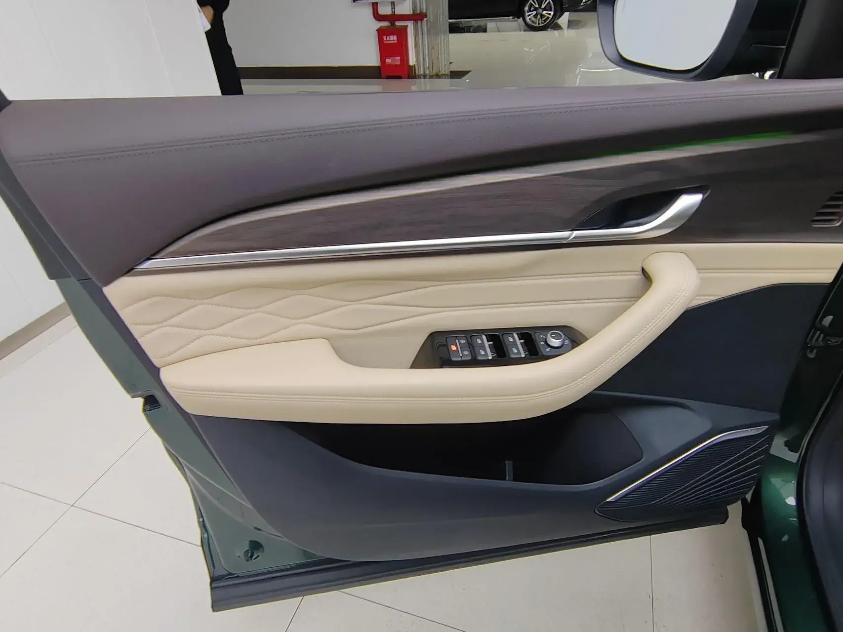 2025 GEELY MONJARO thumbnail 4