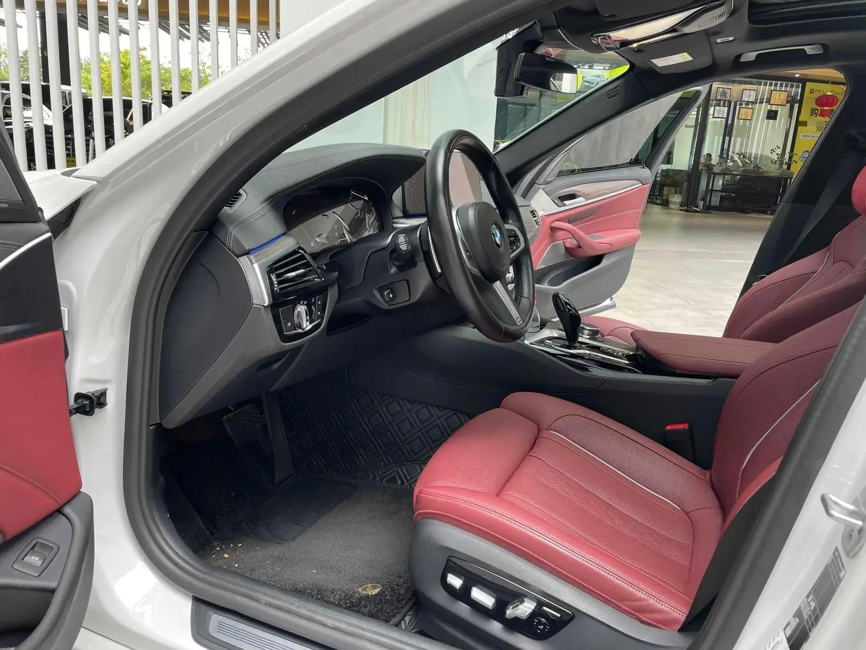 2022 BMW 5 thumbnail 3