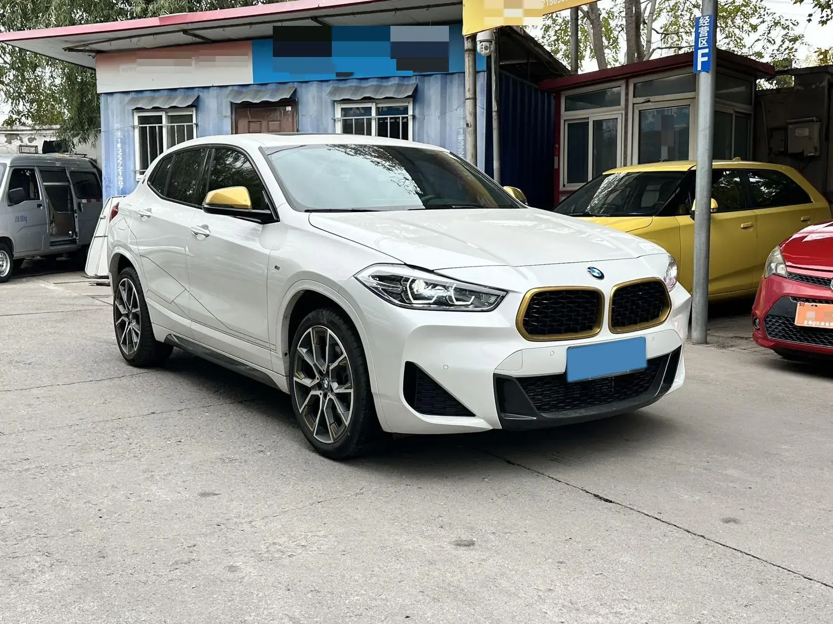 2023 BMW X2 thumbnail 2