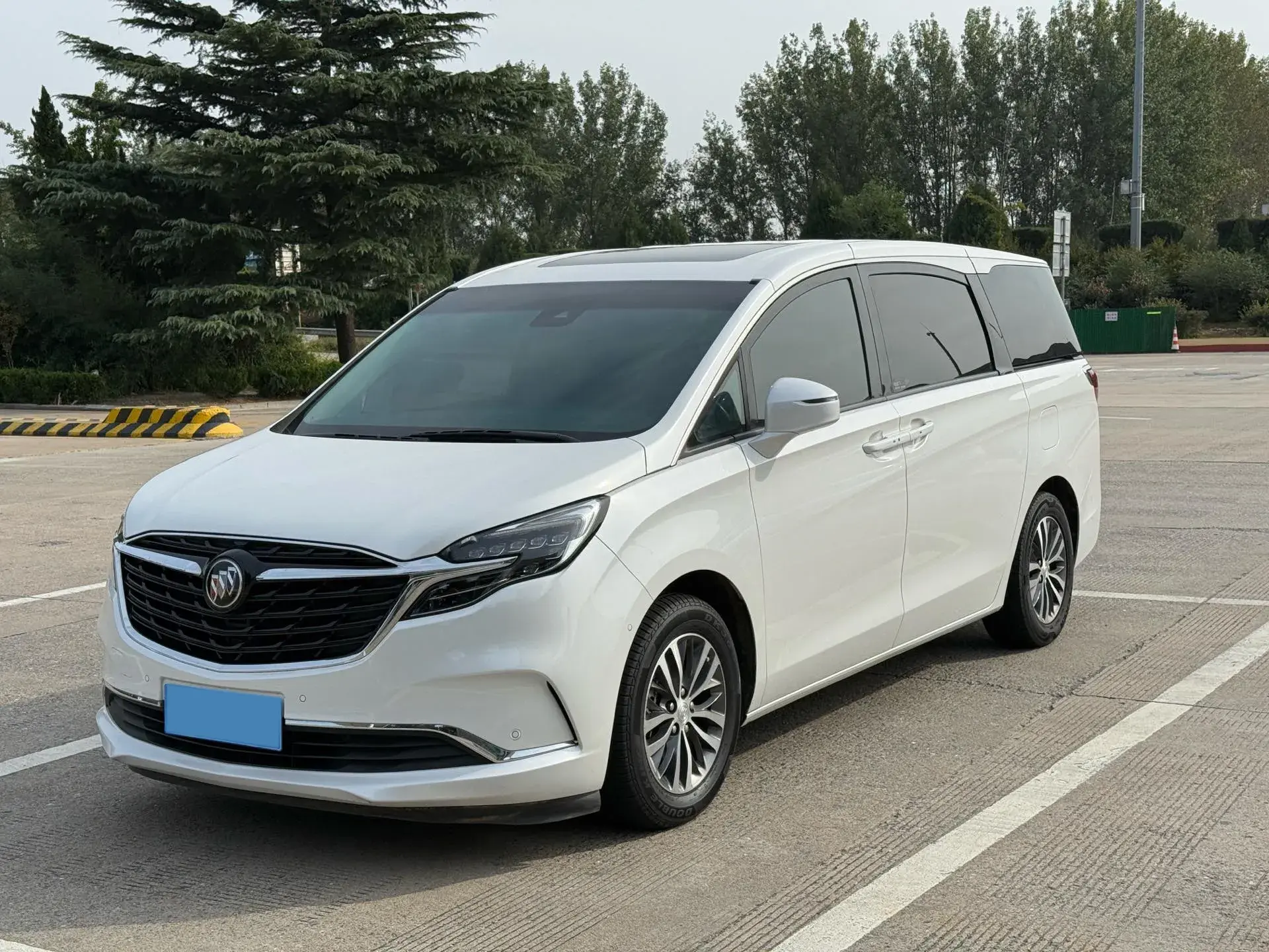 2022 BUICK GL8 view 1