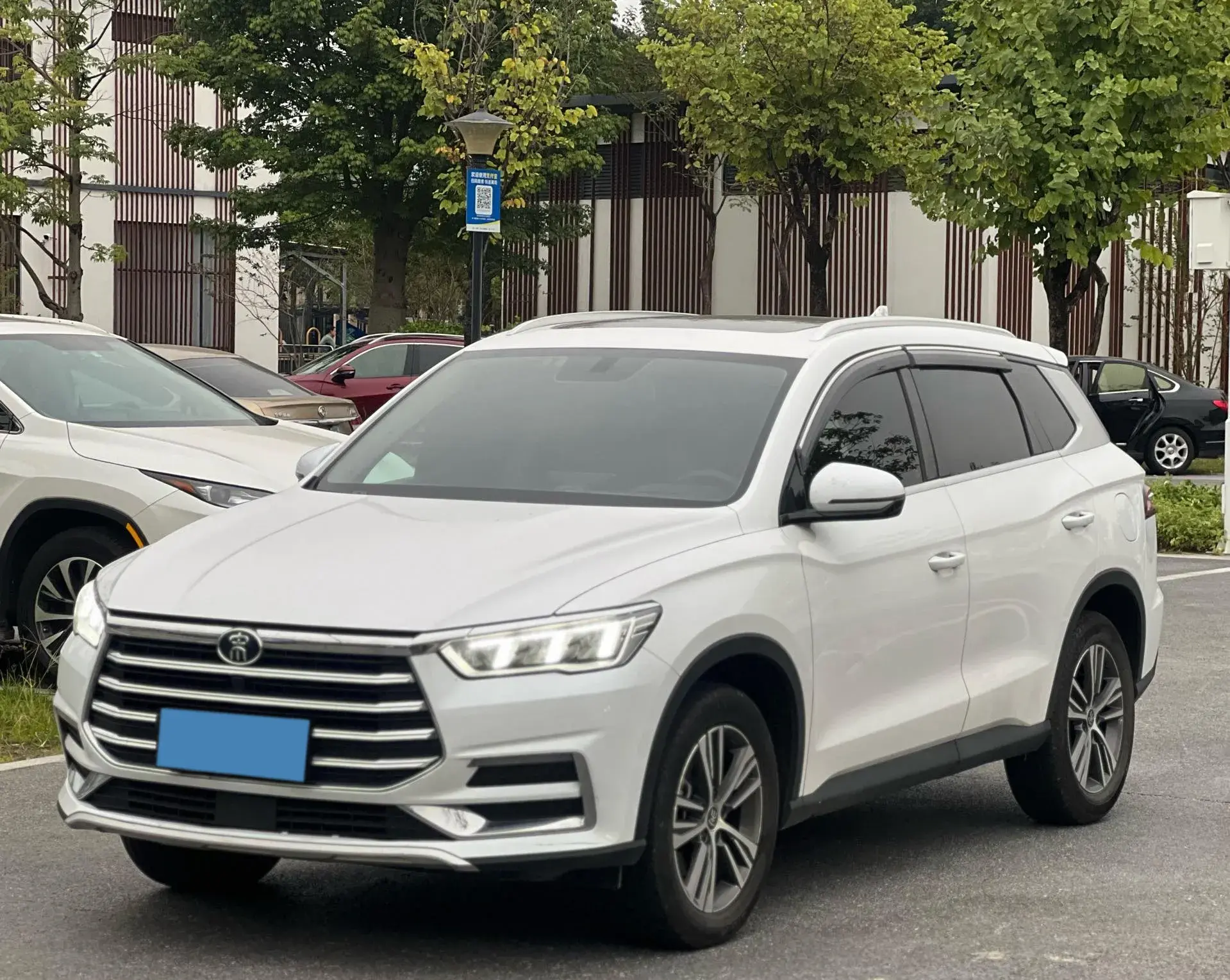 2020 BYD SONG view 1