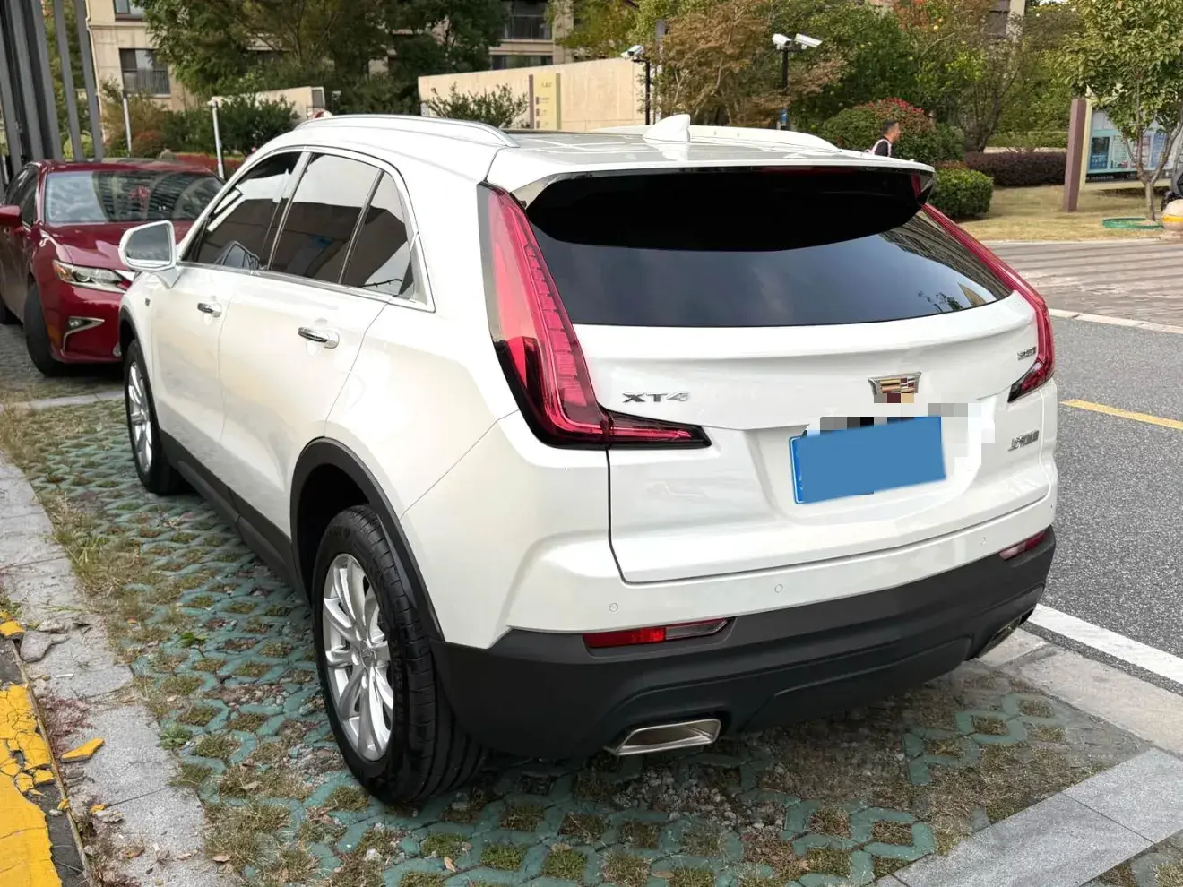 2021 CADILLAC XT4 thumbnail 4