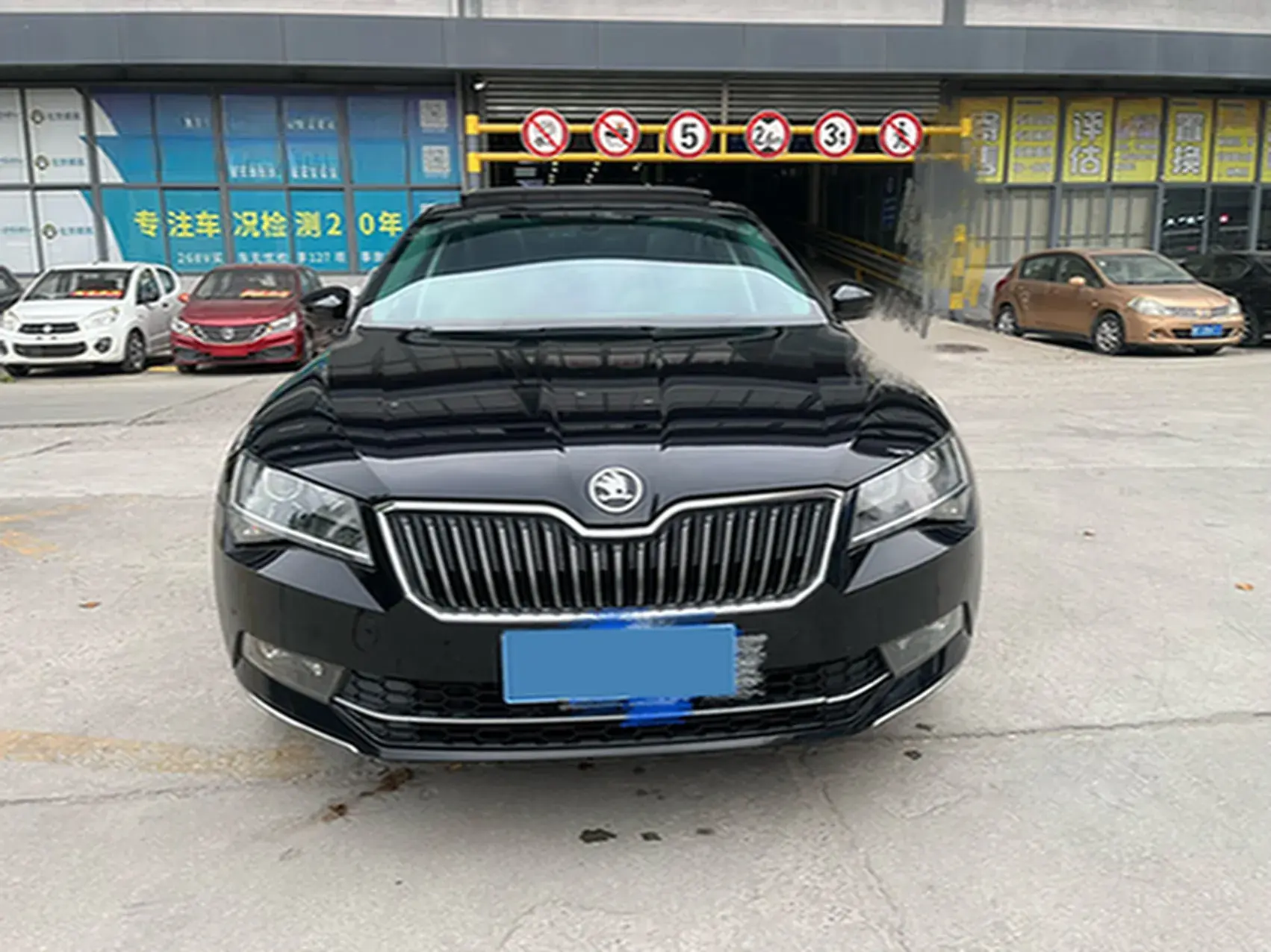2018 SKODA SUPERB thumbnail 2