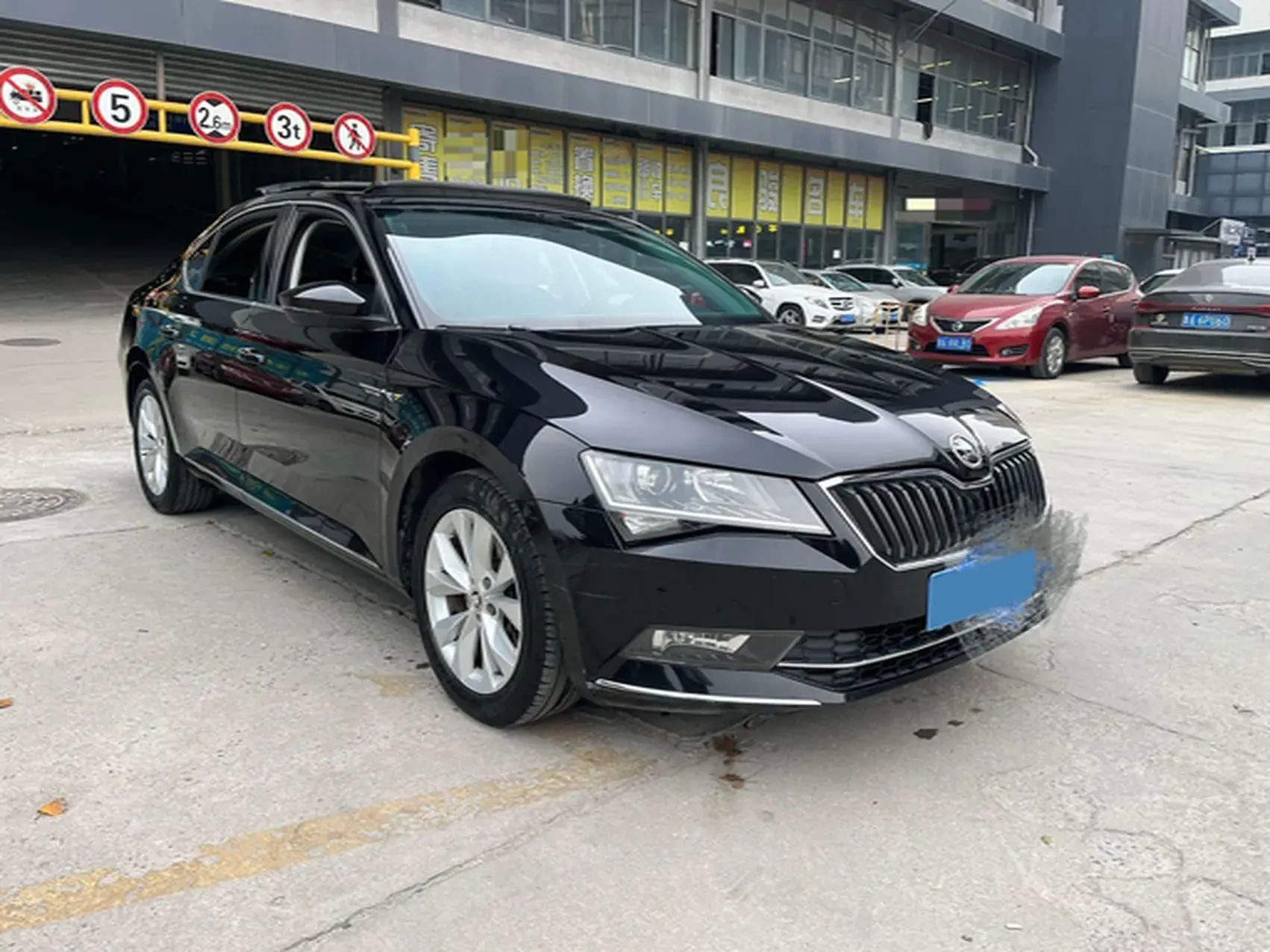 2018 SKODA SUPERB thumbnail 3