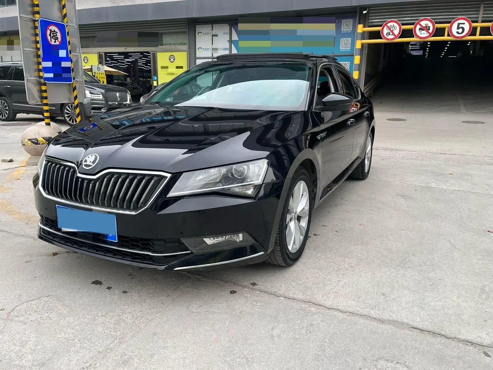 2018 SKODA SUPERB view 1