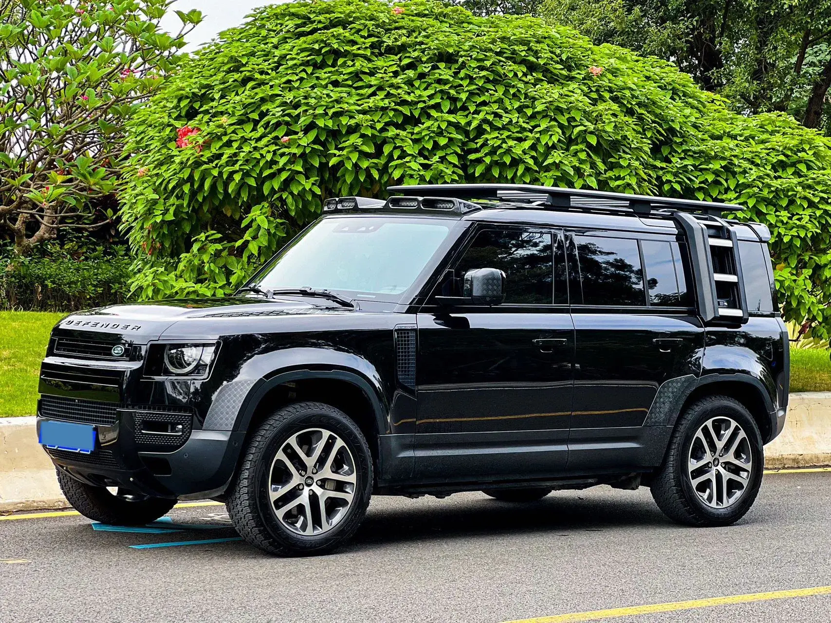 2024 LAND ROVER view 1