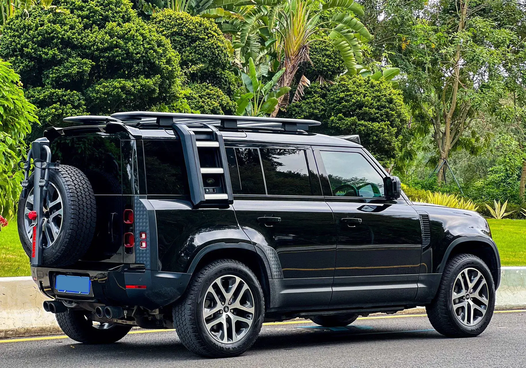 2024 LAND ROVER thumbnail 2