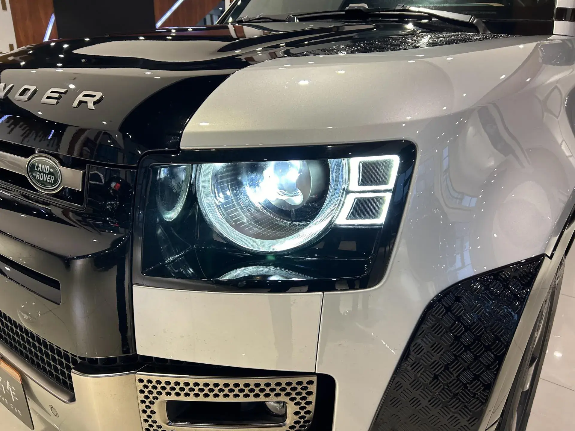 2023 LAND ROVER thumbnail 2