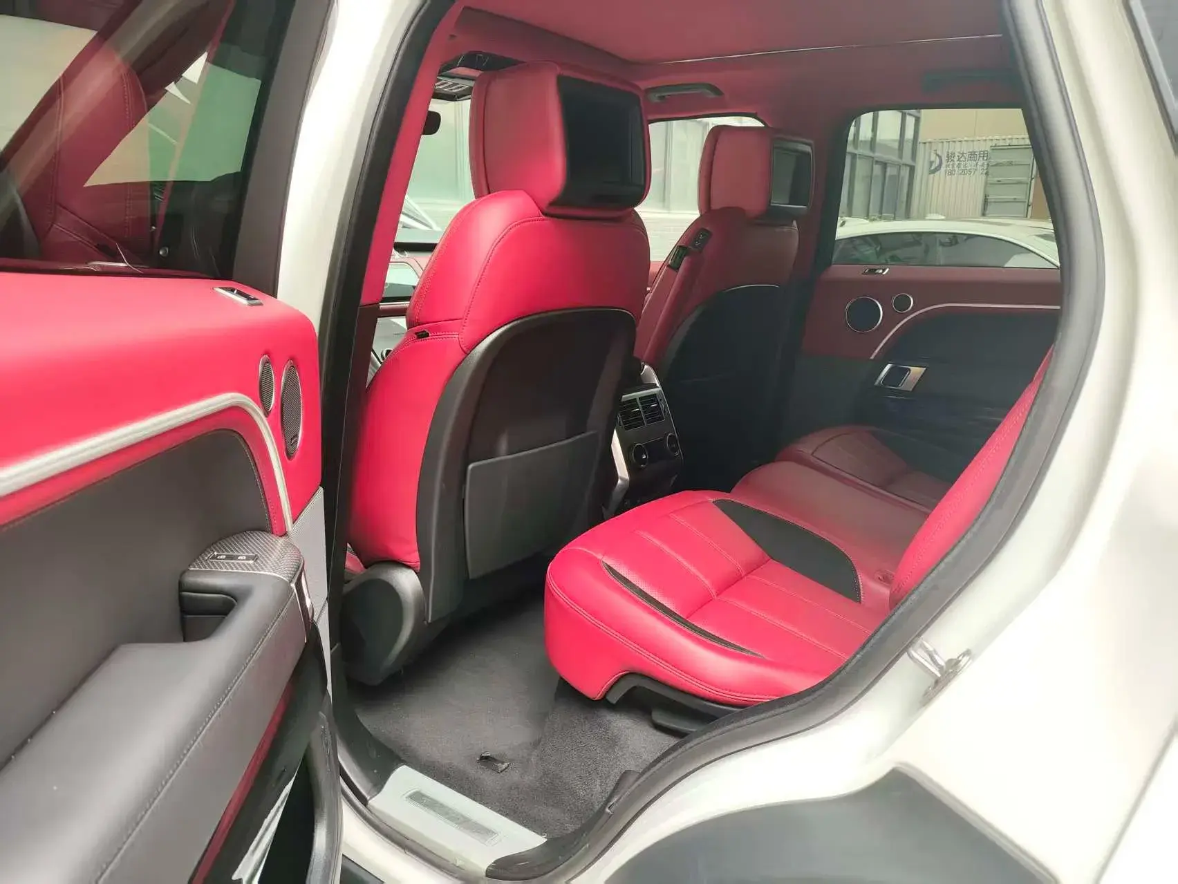 2022 LAND ROVER thumbnail 4