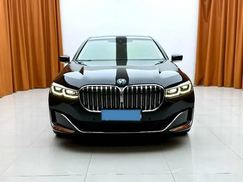 2021 BMW 7 thumbnail 2