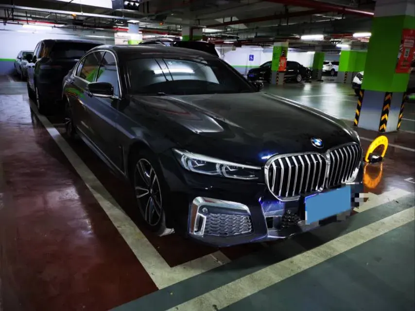 2021 BMW 7 thumbnail 3