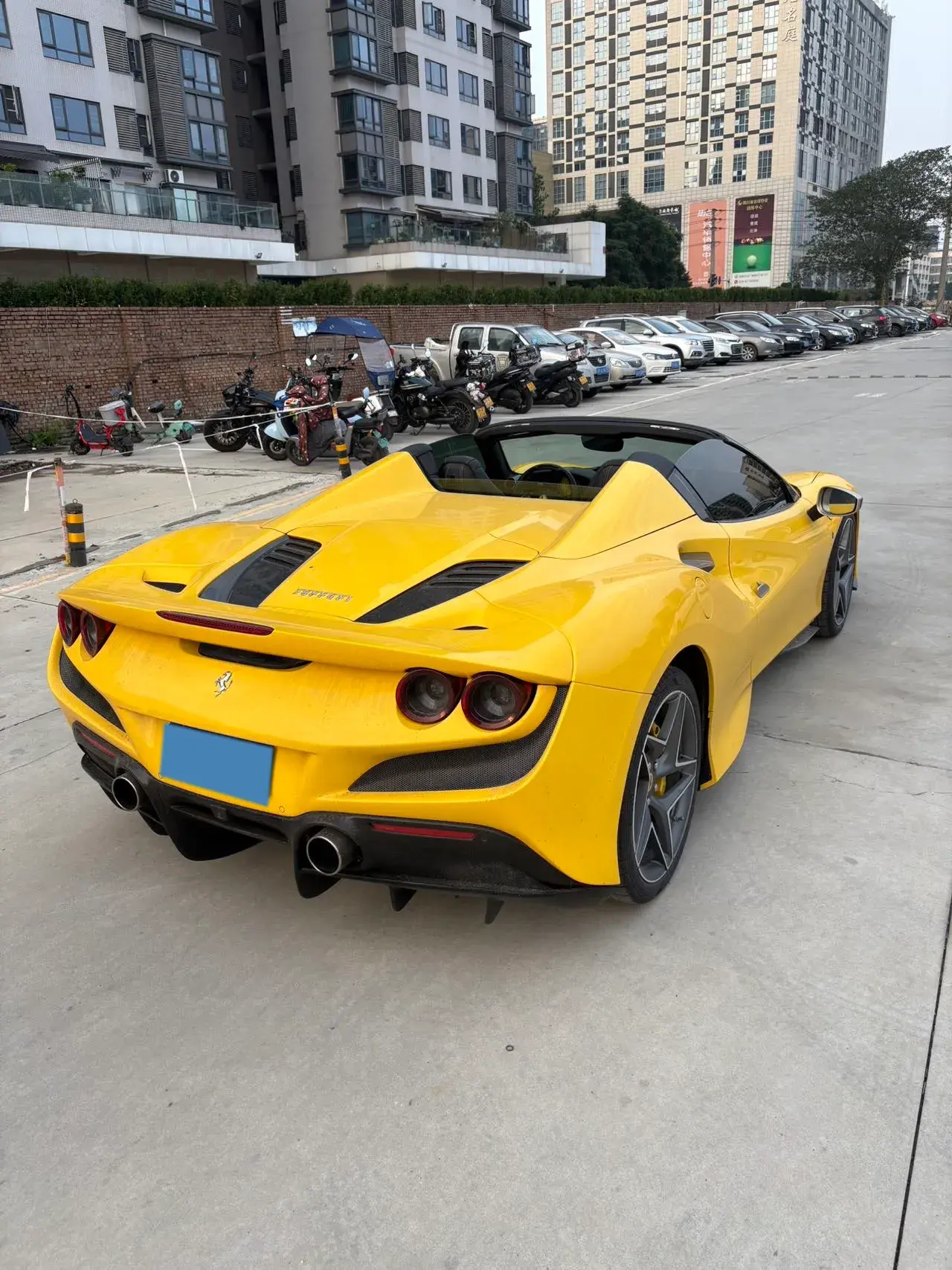 2020 FERRARI F8 thumbnail 4