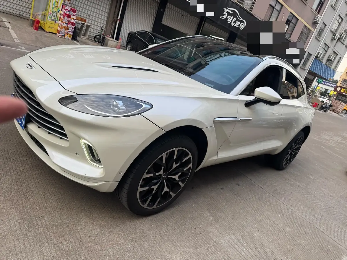2021 Aston Martin DBX 4.0T 550HP V8 9AT