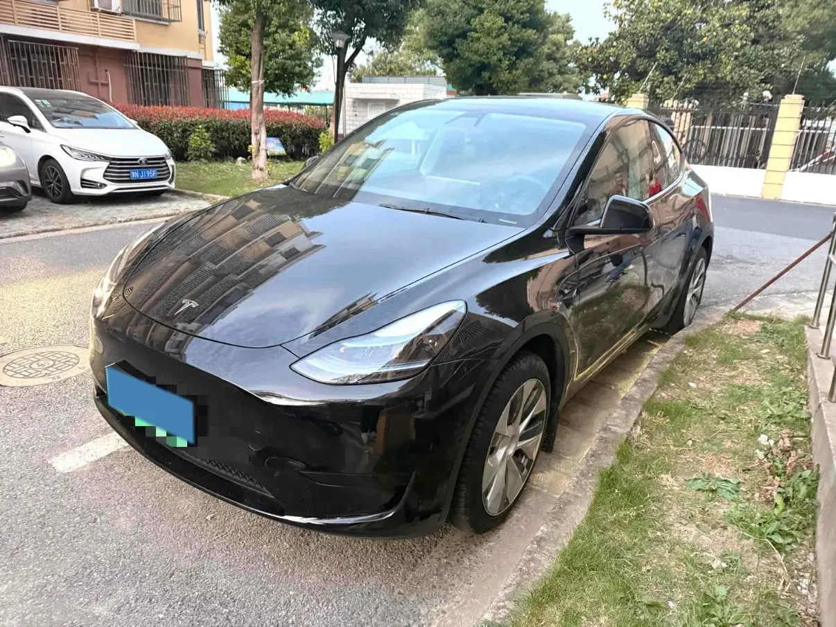 2022 TESLA MODEL view 1