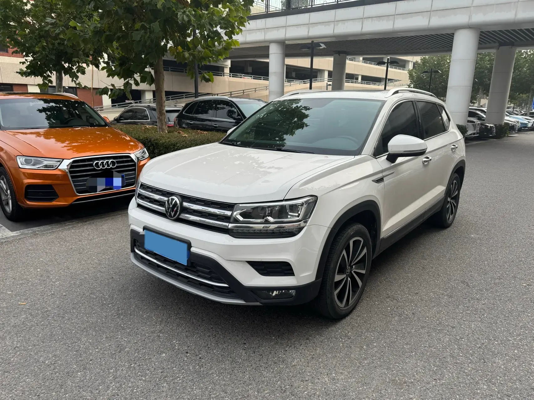 2022 VOLKSWAGEN THARU view 1