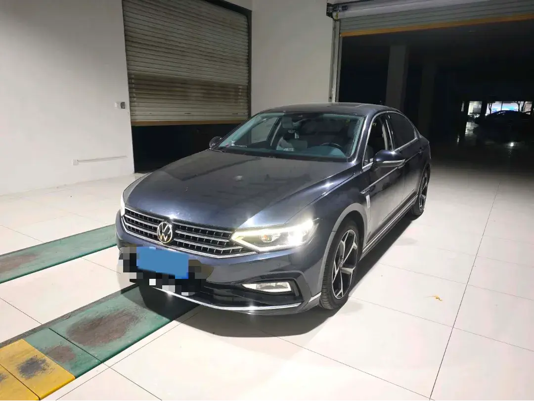 2021 VOLKSWAGEN MAGOTAN view 1