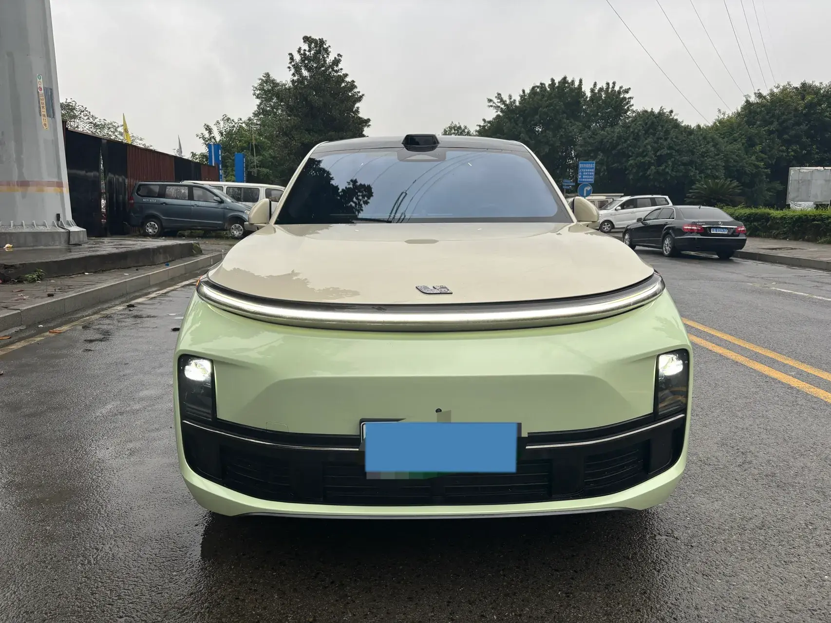 2022 LI L9 thumbnail 2