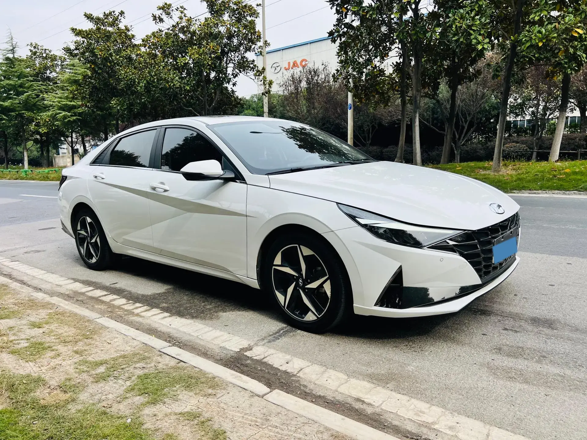 2022 HYUNDAI ELANTRA thumbnail 3