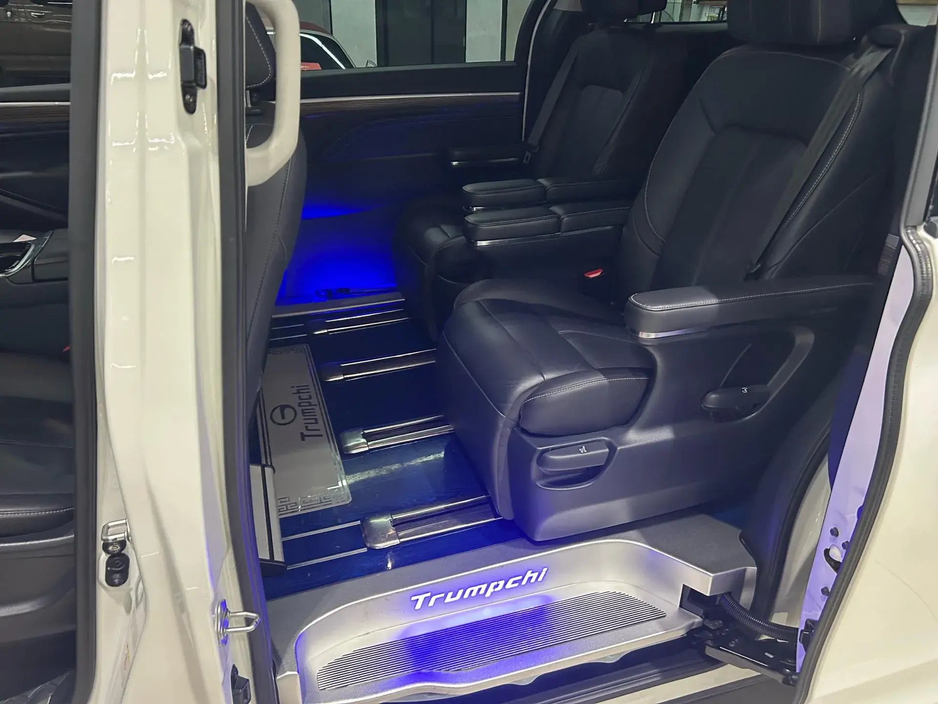 2021 GAC TRUMPCHI thumbnail 3