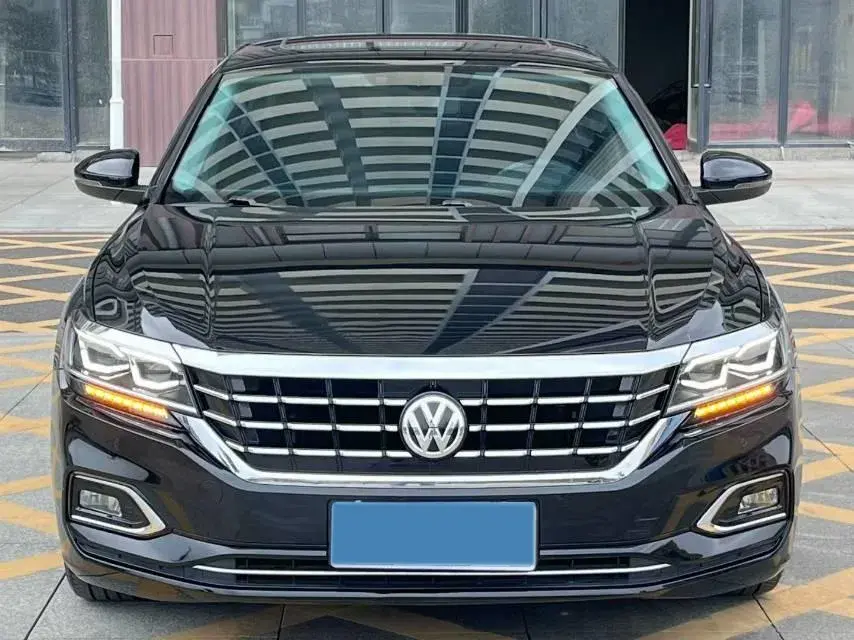 2019 VOLKSWAGEN PASSAT thumbnail 2