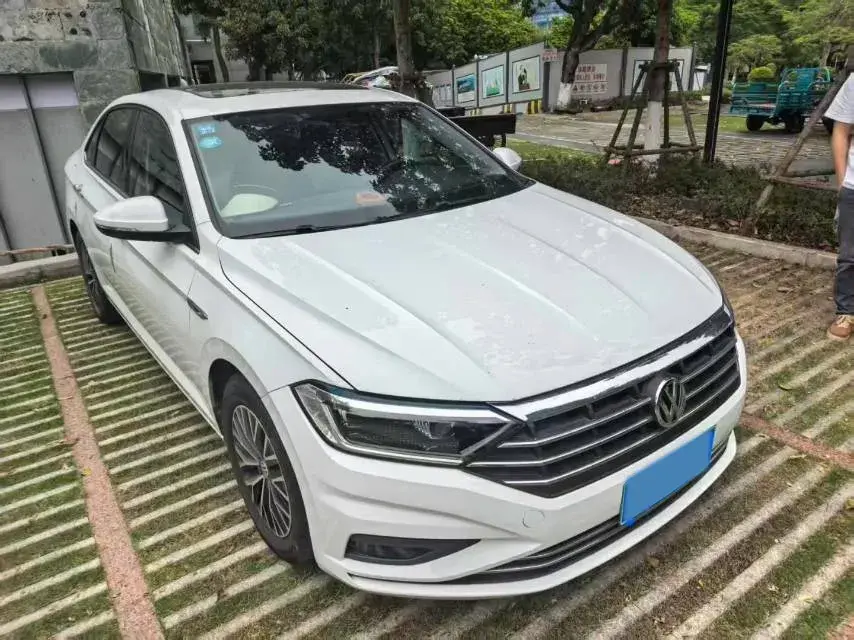 2019 VOLKSWAGEN SAGITAR thumbnail 3