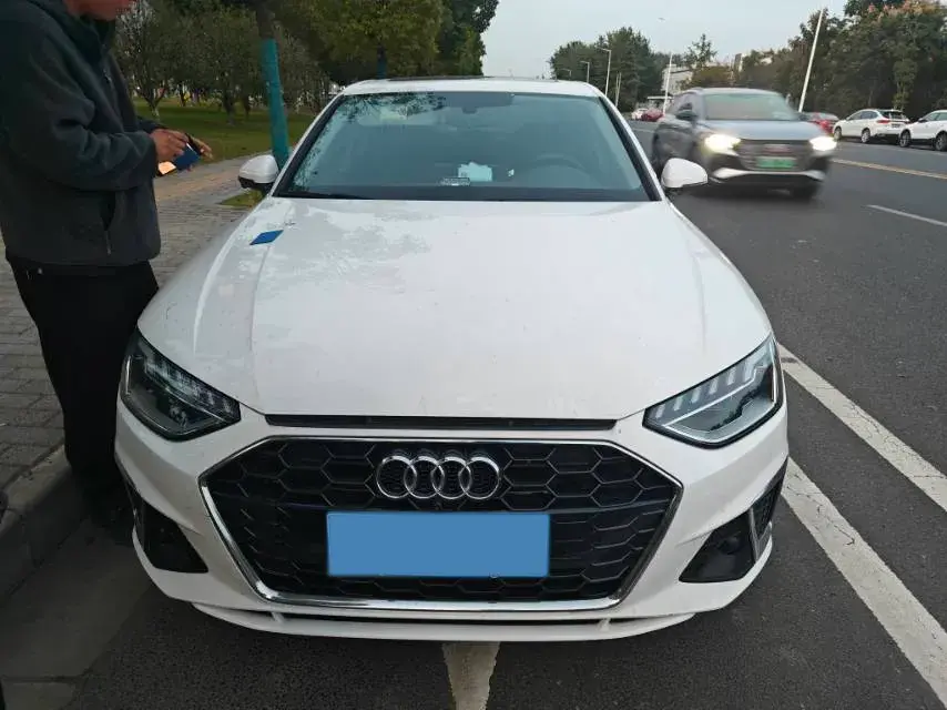 2022 AUDI A4L thumbnail 2