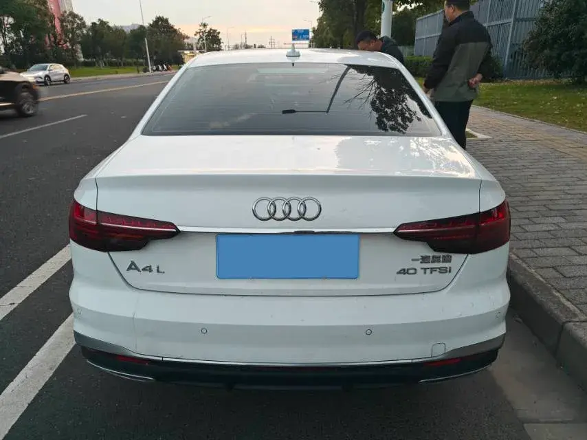 2022 AUDI A4L thumbnail 3