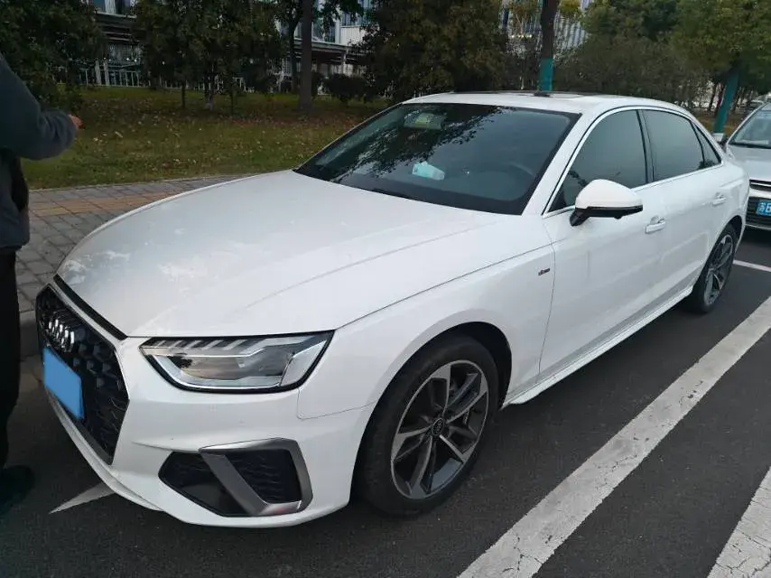 2022 AUDI A4L view 1