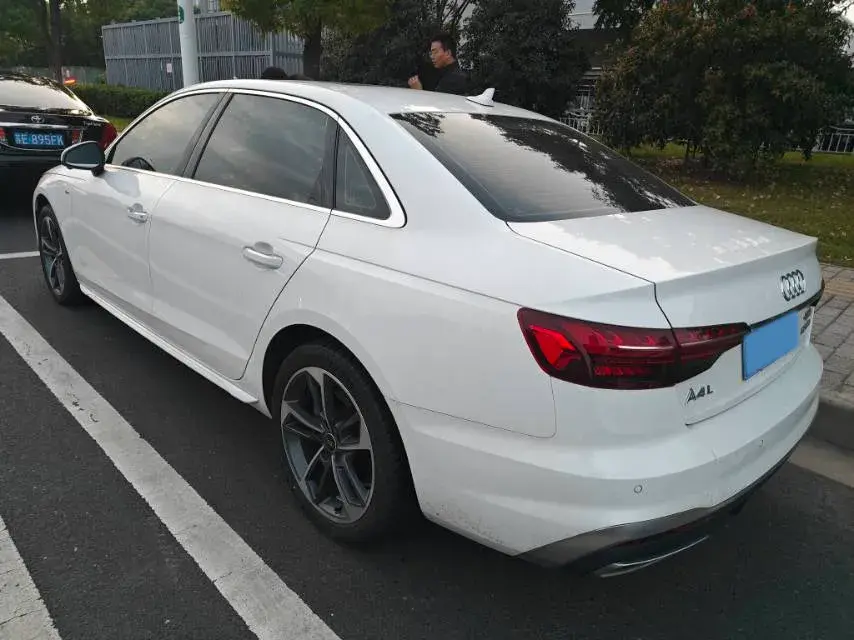 2022 AUDI A4L thumbnail 4