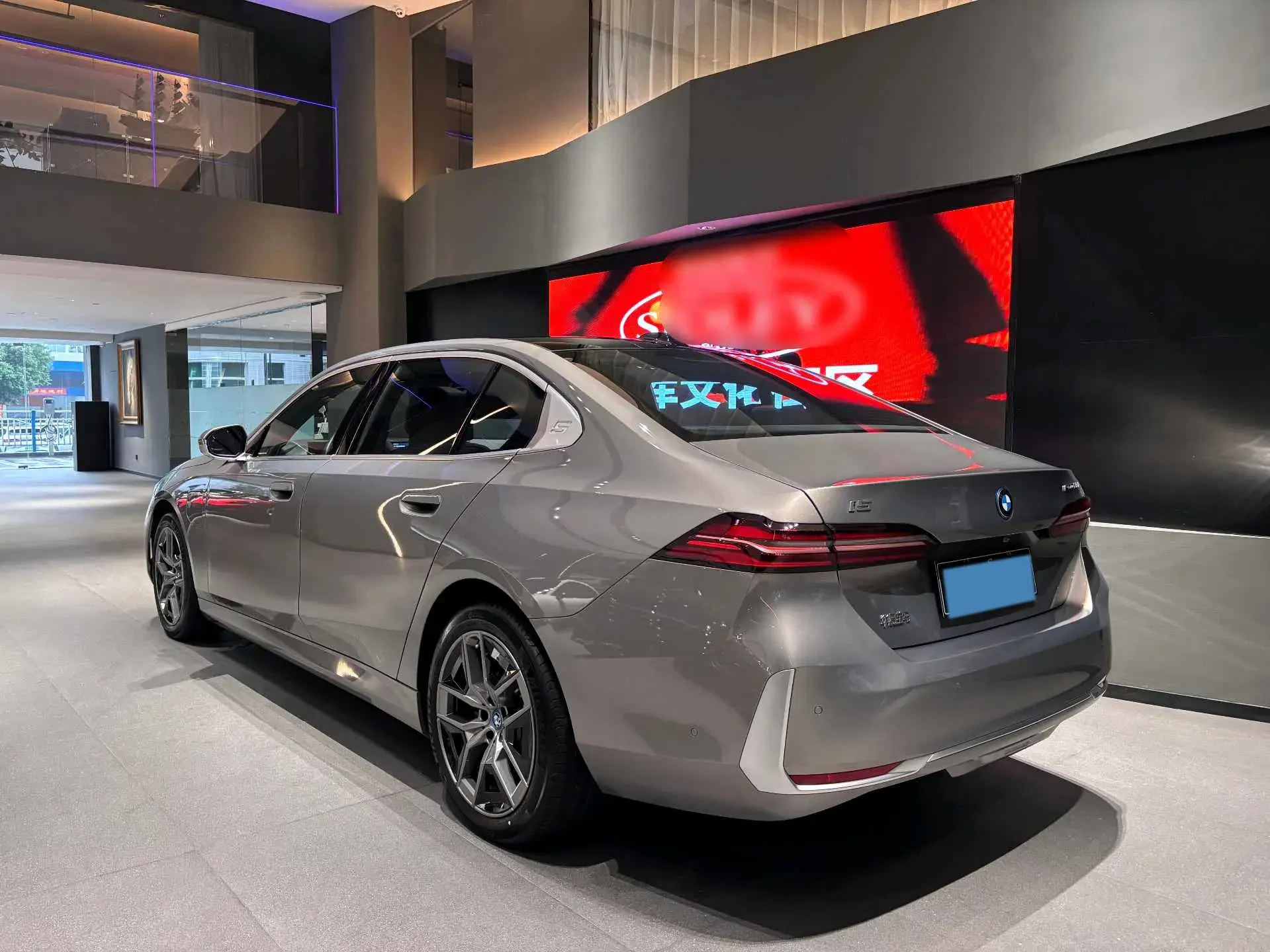 2024 BMW I5 thumbnail 4