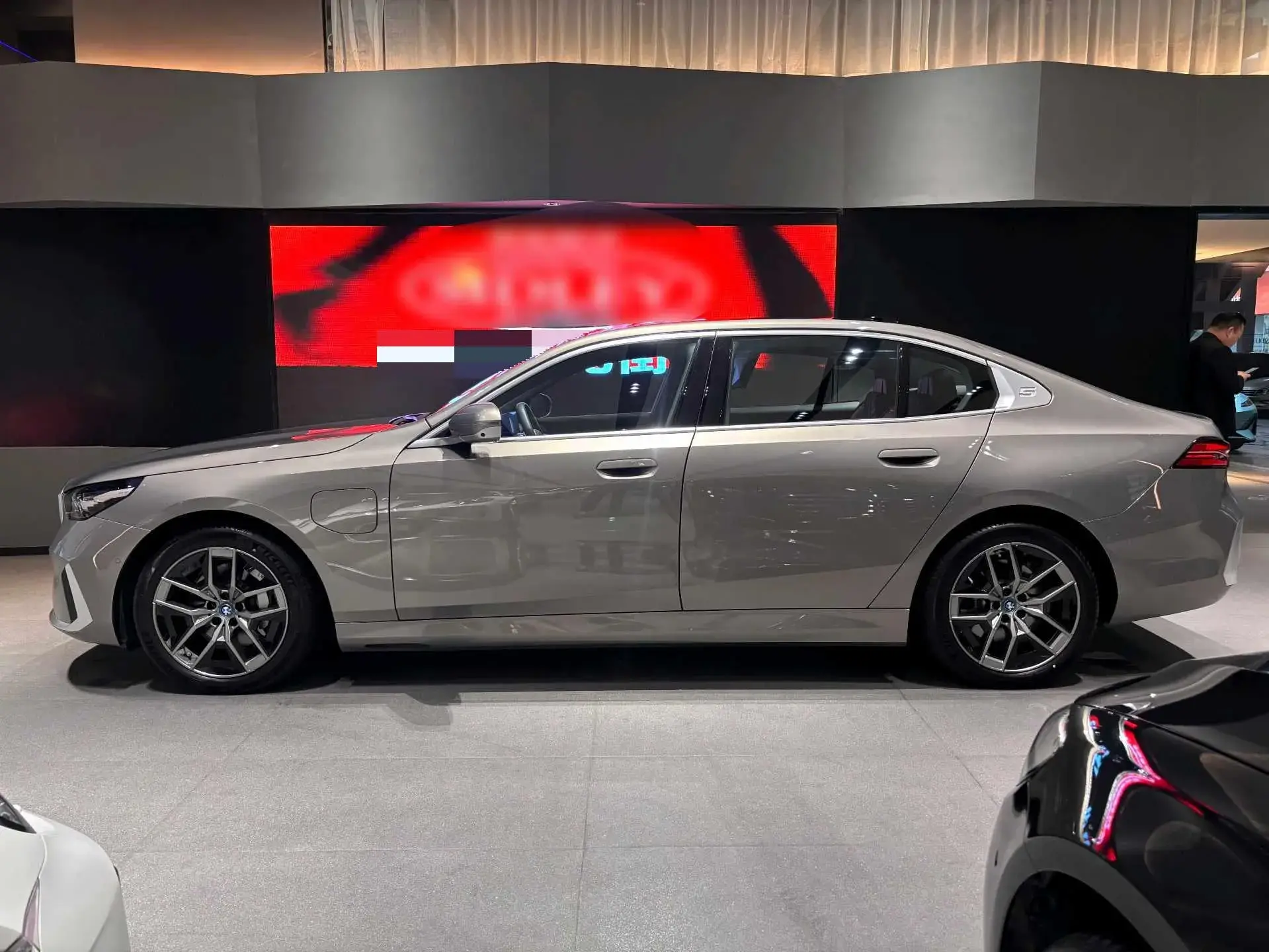 2024 BMW I5 thumbnail 3