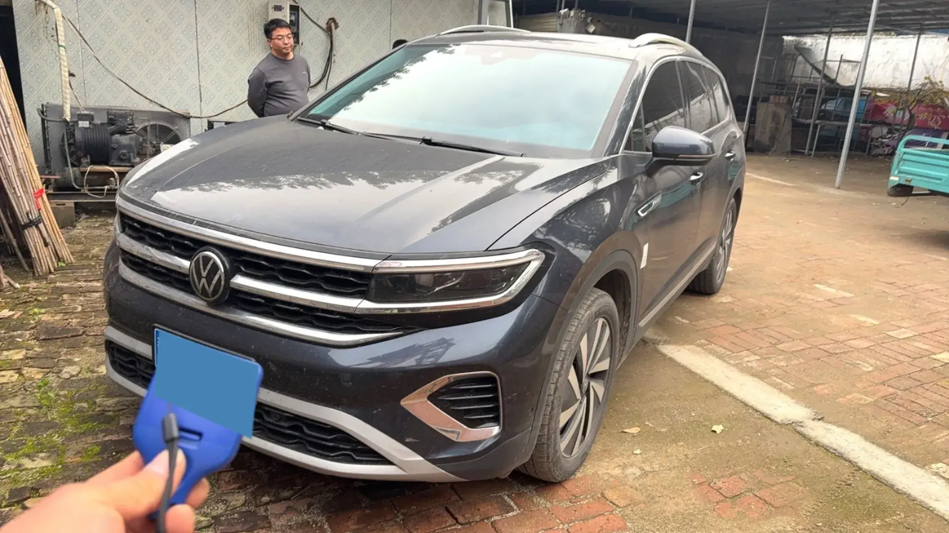 2021 VOLKSWAGEN TALAGON view 1