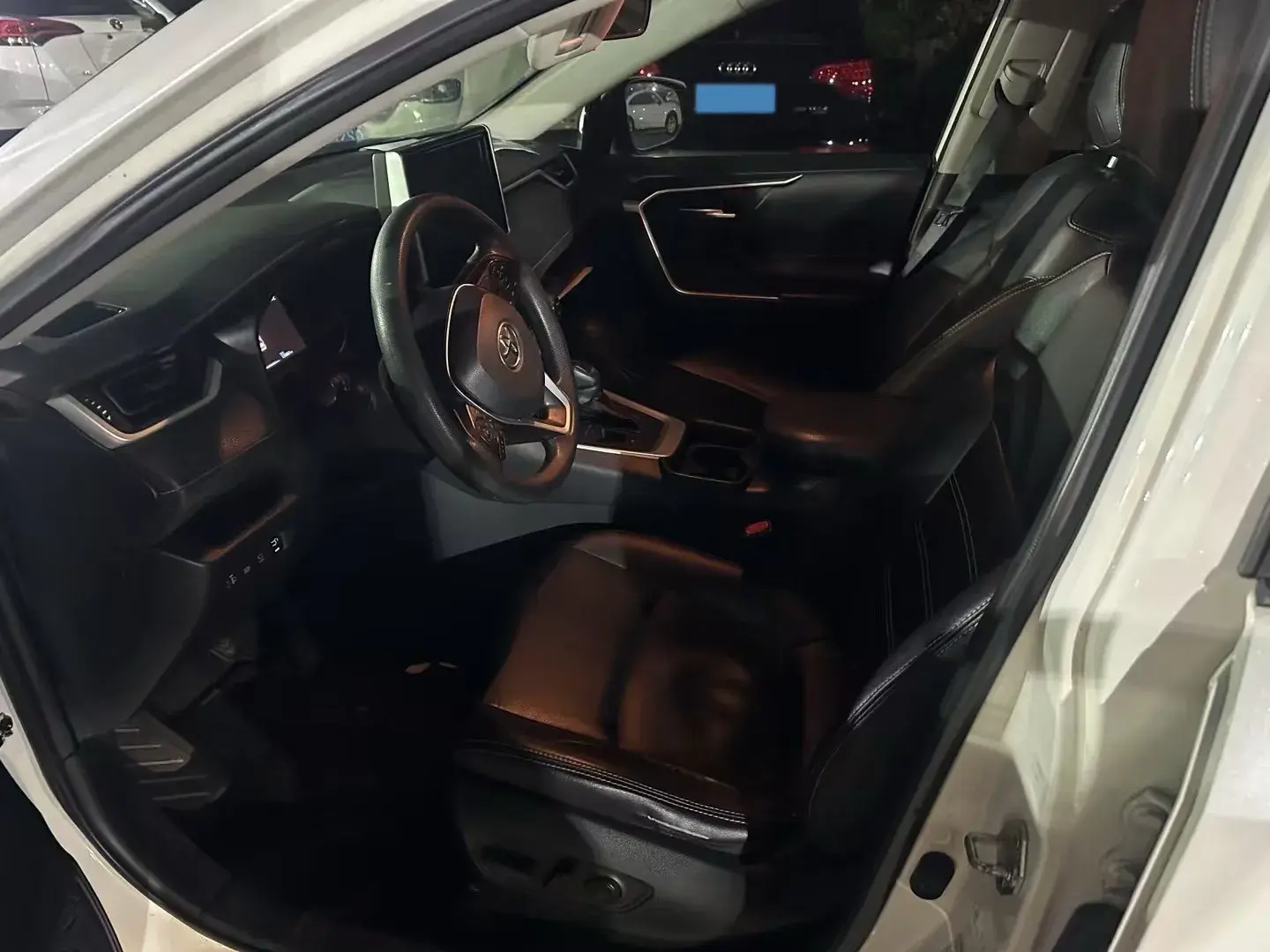 2020 TOYOTA RAV4 thumbnail 3