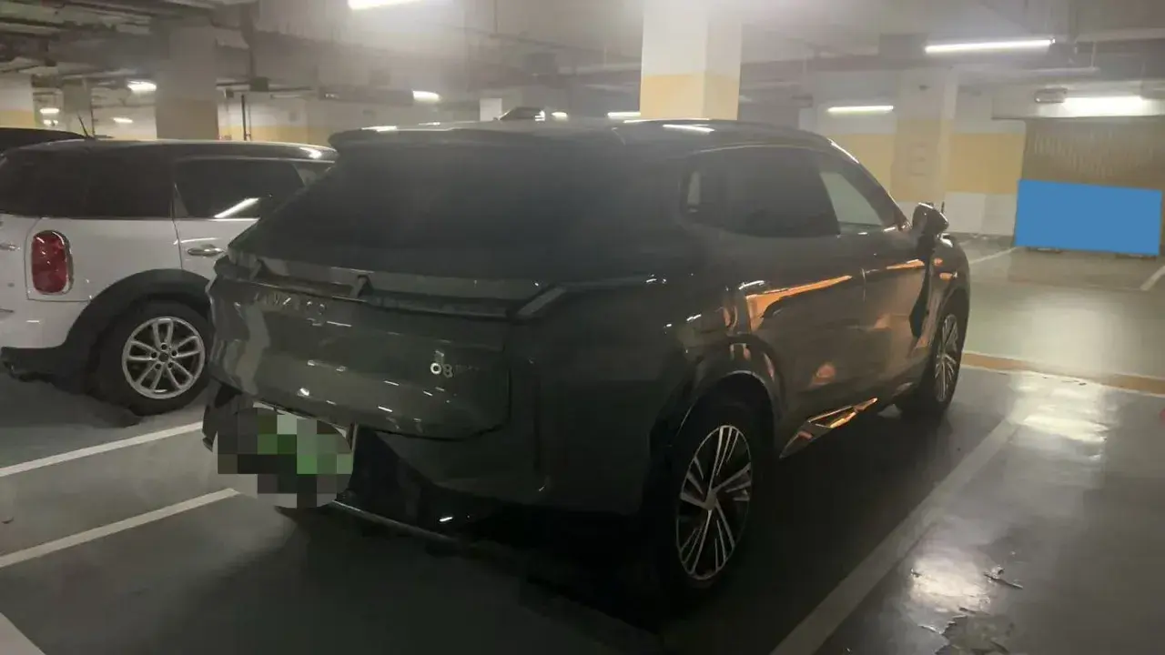 2023 LYNK&CO 08 thumbnail 3