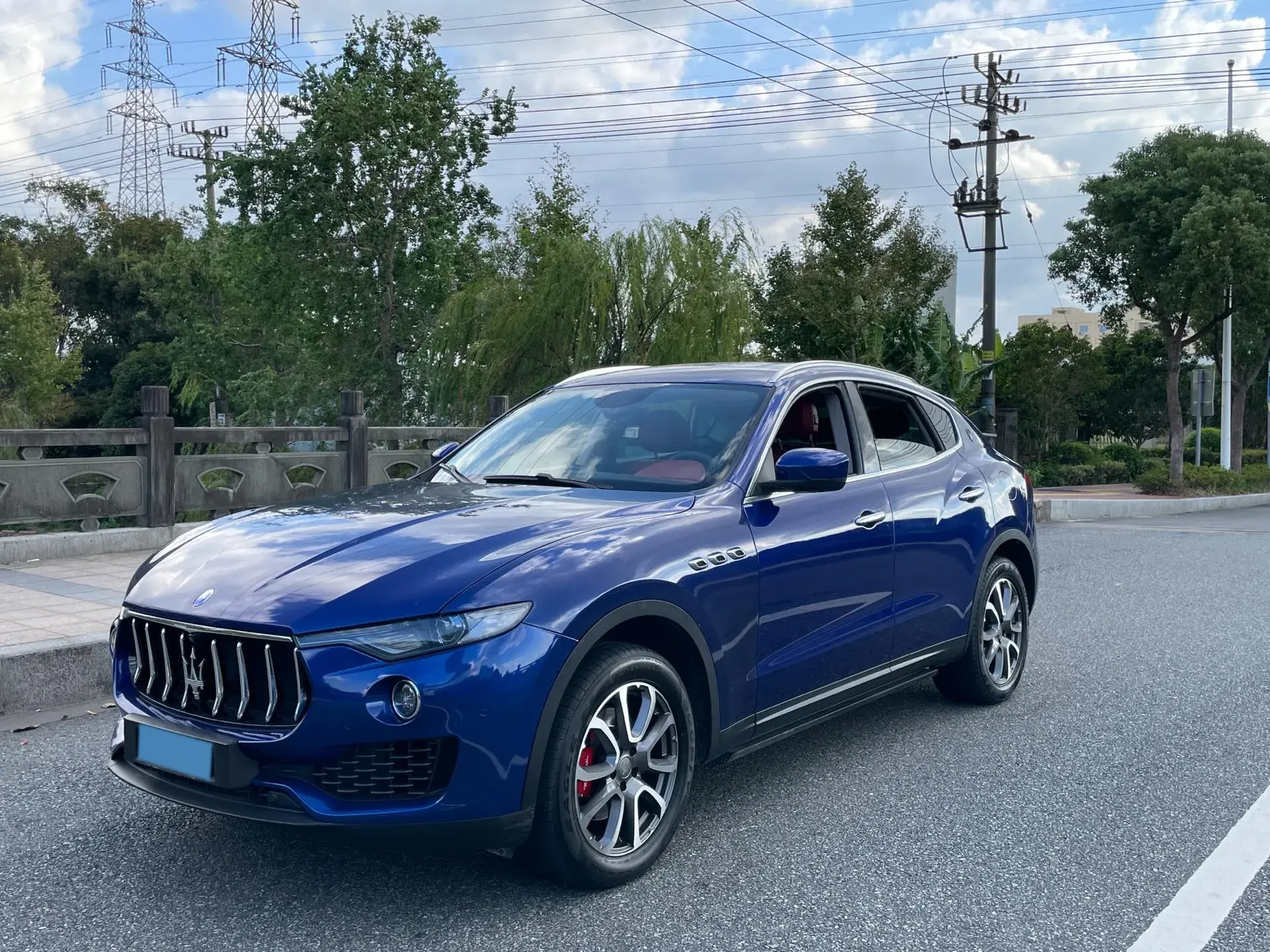 2018 MASERATI LEVANTE view 1
