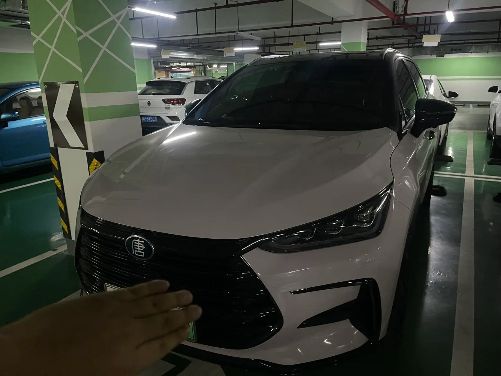 2021 BYD TANG view 1