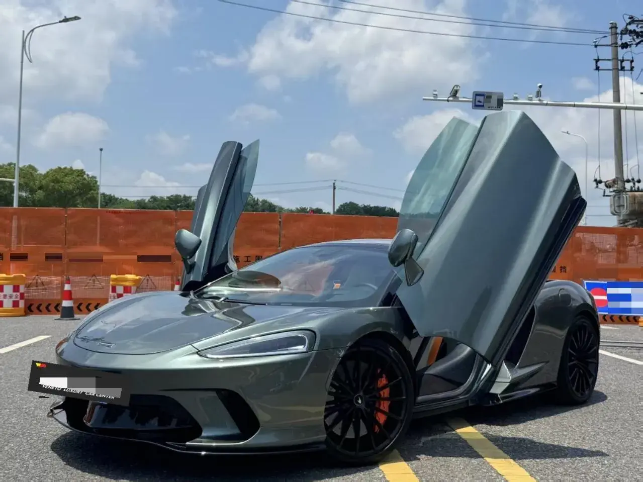 2019 MCLAREN 570 view 1