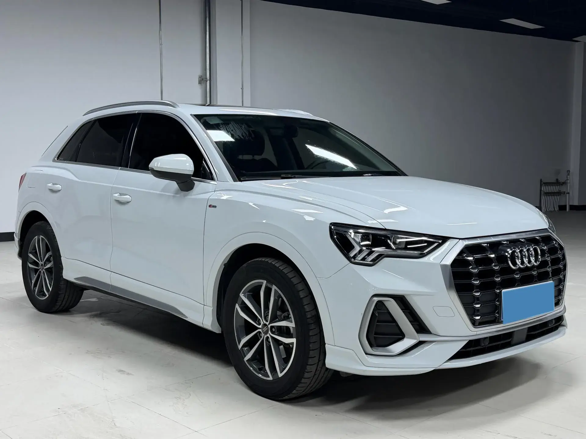 2021 AUDI Q3 thumbnail 3