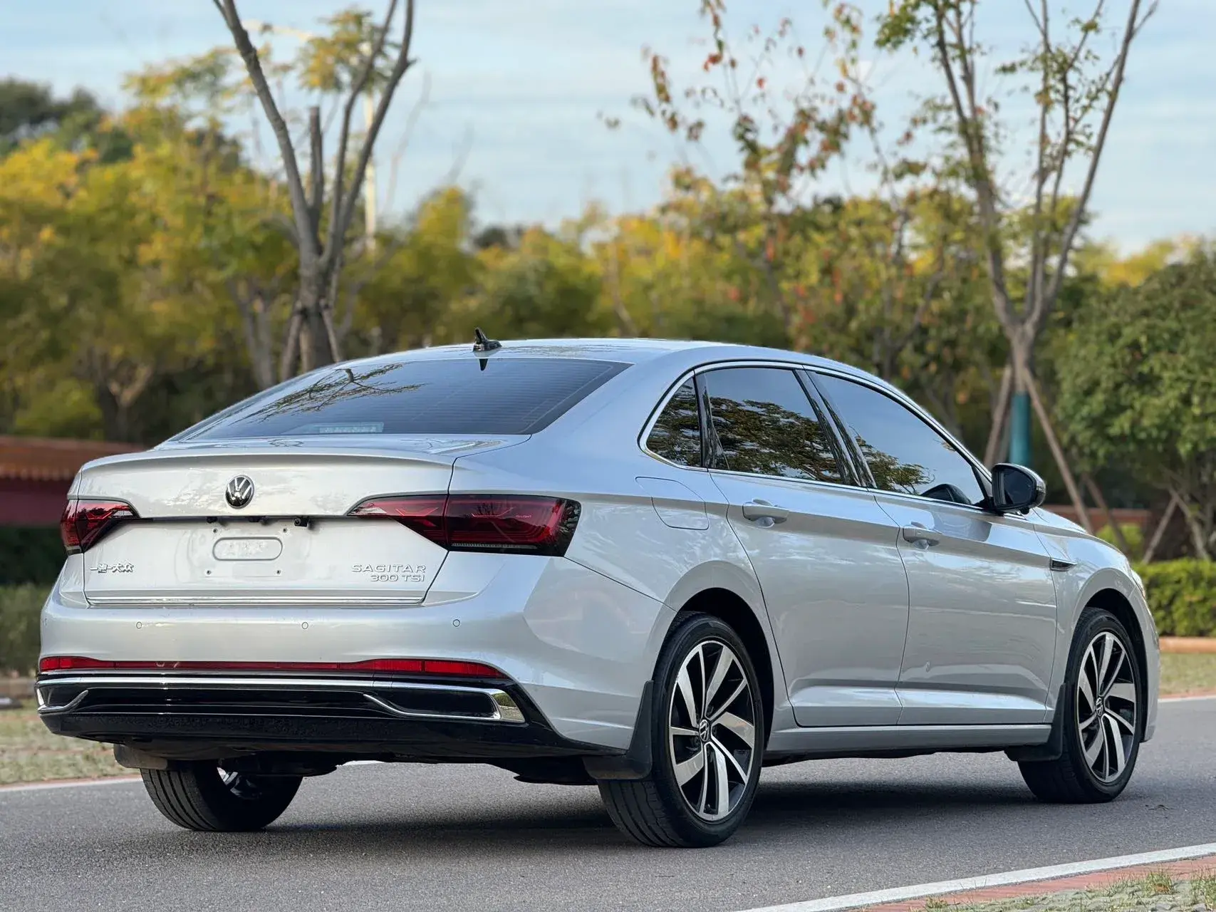 2023 VOLKSWAGEN SAGITAR thumbnail 3