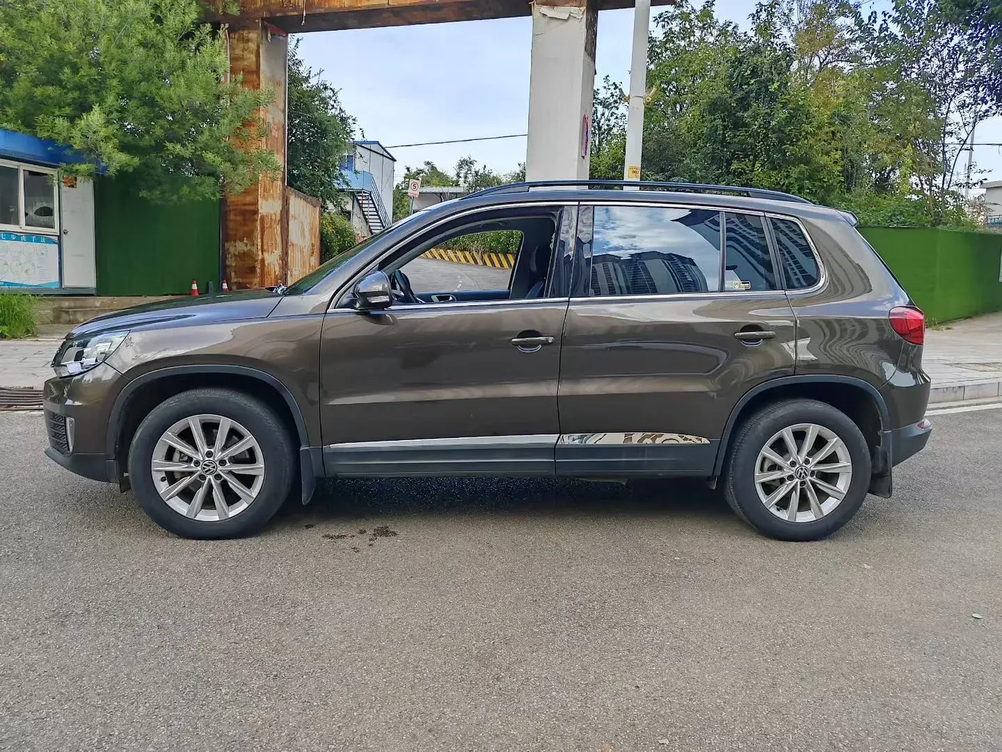 2016 VOLKSWAGEN TIGUAN thumbnail 3